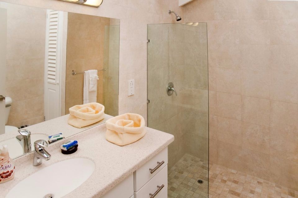 Luxe badkamer, moderne villa, westkust Gibbes Bay, 6 personen