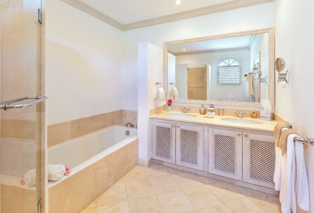 Luxe badkamer met bad, 8 personen, resortvilla, St. James Barbados, 4 personen, 6 personen