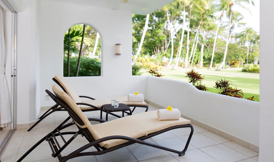 Balkon met ligstoelen, 4 personen, 5 personen, westkust van Barbados, vakantiehuis, resort 