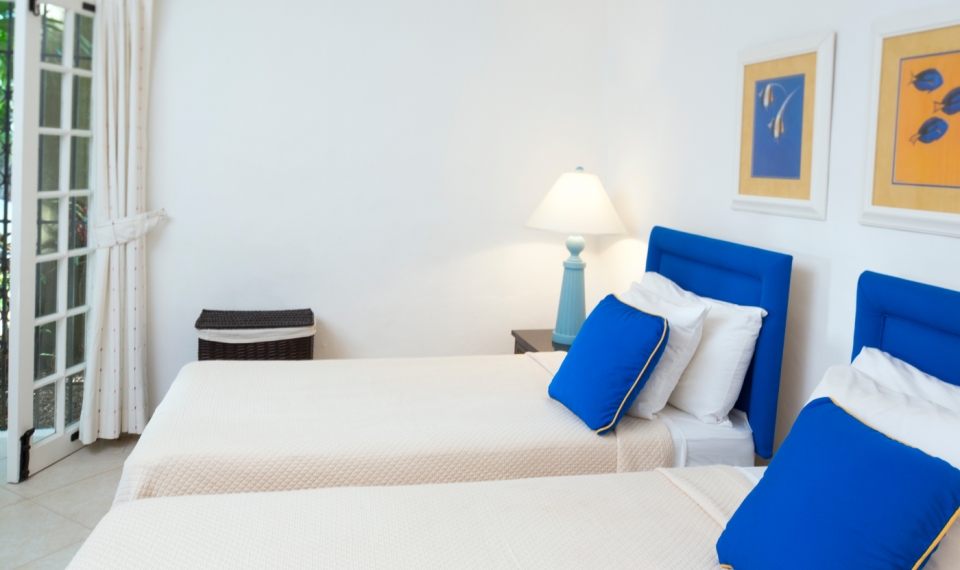 Slaapkamer met twee eenpersoonsbed, 4 personen, 5 personen, vakantiehuis, resort, Glitter Bay Barbados 